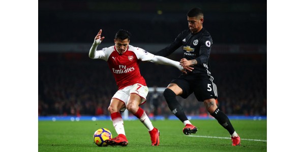 Manchester United clutch motstander offensivt utgangspunkt og motangrep